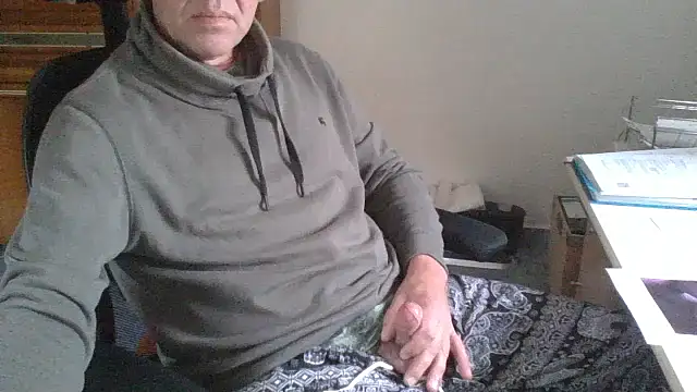 Snapshot of Lutzi1970 chatting on 11-18-25, 09:47 Lutzi1970 online show from 11-18-25, 09:47