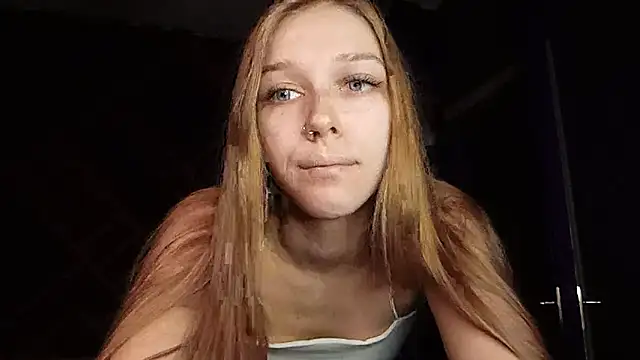 Snapshot of mari_martin chatting on 10-27-25, 03:27 mari martin online show from 10-27-25, 03:27