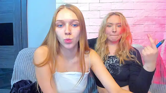 Snapshot of mari_martin chatting on 12-15-25, 06:12 mari martin online show from 12-15-25, 06:12