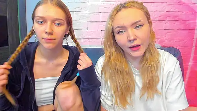 Snapshot of mari_martin chatting on 12-16-25, 06:13 mari martin online show from 12-16-25, 06:13