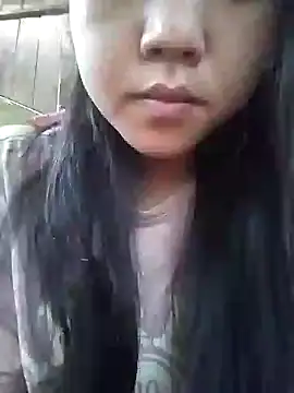 Quynhsumon online show from 10-28-25, 02:15