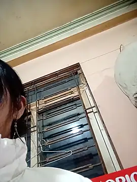 Snapshot of my-my2x chatting on 11-27-25, 12:18 my-my2x online show from 11-27-25, 12:18