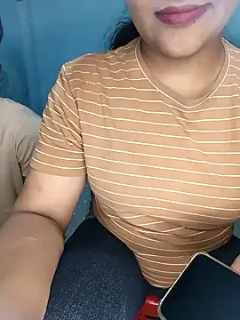 Snapshot of CoupleShow_432 chatting on 11-23-25, 01:44 CoupleShow 432 online show from 11-23-25, 01:44