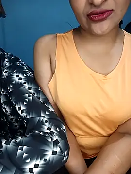 Snapshot of CoupleShow_432 chatting on 11-30-25, 04:33 CoupleShow 432 online show from 11-30-25, 04:33