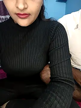 Snapshot of CoupleShow_432 chatting on 12-18-25, 04:35 CoupleShow 432 online show from 12-18-25, 04:35