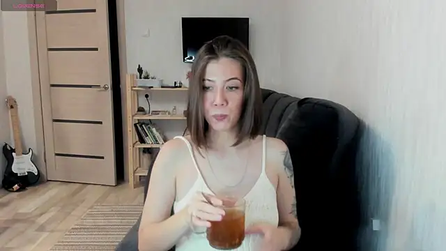 twinkle rosie online show from 11-21-25, 03:16