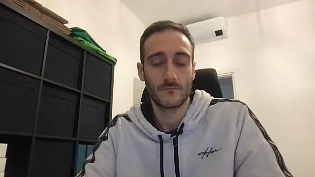 LukaShyGuy online show from 11-26-25, 09:05