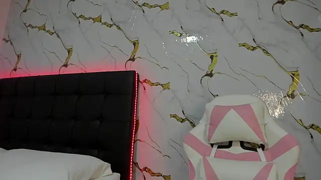 Scarlet DLuce online show from 04-22-26, 09:01