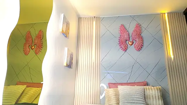 Snapshot of Sara_swift9 chatting on 11-19-25, 08:09 Sara swift9 online show from 11-19-25, 08:09