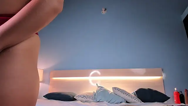 Snapshot of Aurora19 chatting on 11-26-25, 08:10 Aurora19 online show from 11-26-25, 08:10