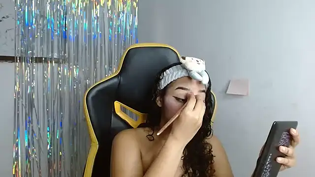 Snapshot of emily_stars1 chatting on 12-21-25, 10:39 emily stars1 online show from 12-21-25, 10:39