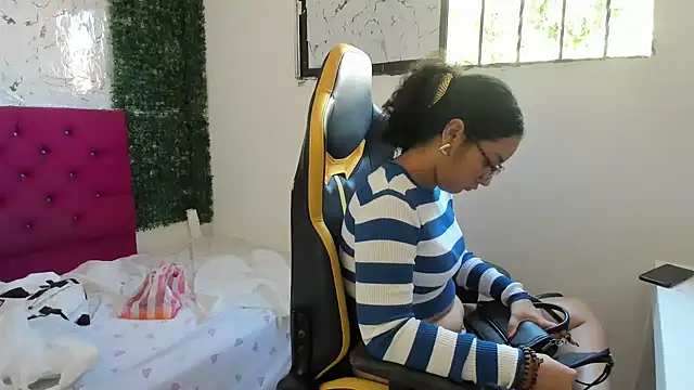 Snapshot of emily_stars1 chatting on 01-07-26, 02:19 emily stars1 online show from 01-07-26, 02:19