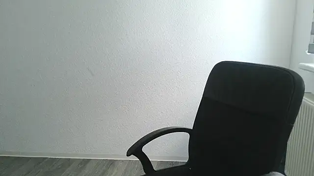 StephPra94 online show from 07-12-26, 06:59