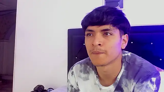 MATEO URIBE online show from 10-23-25, 04:12