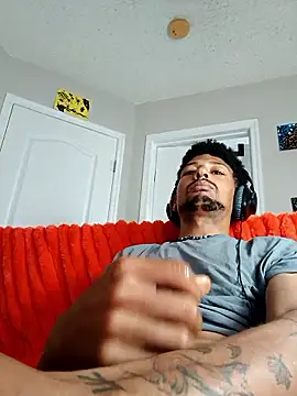 Snapshot of BigPrettyDick777 chatting on 01-14-26, 02:23 BigPrettyDick777 online show from 01-14-26, 02:23