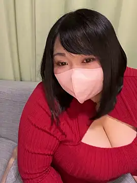 Snapshot of airi_0012 chatting on 10-24-25, 11:28 airi 0012 online show from 10-24-25, 11:28