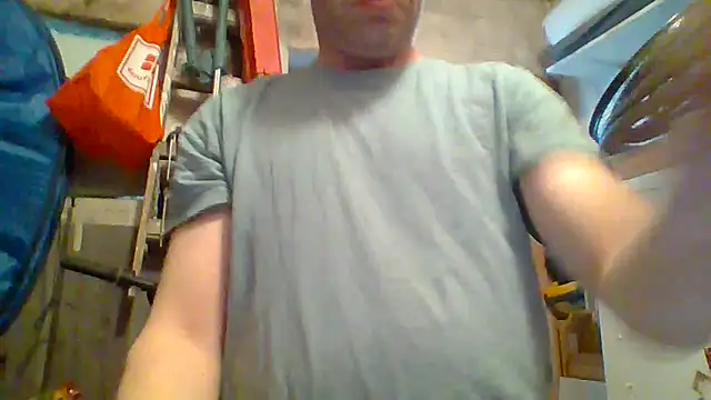 Snapshot of tommy3300 chatting on 04-03-26, 05:16 tommy3300 online show from 04-03-26, 05:16