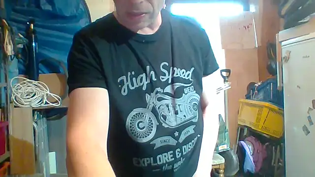 Snapshot of tommy3300 chatting on 04-12-26, 05:45 tommy3300 online show from 04-12-26, 05:45