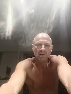 Snapshot of Marco06380 chatting on 10-31-25, 12:11 Marco06380 online show from 10-31-25, 12:11