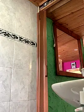 Emilyy-18 online show from 11-10-25, 07:35