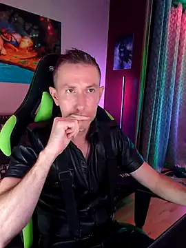 Snapshot of Gamerinleather chatting on 10-24-25, 05:53 Gamerinleather online show from 10-24-25, 05:53