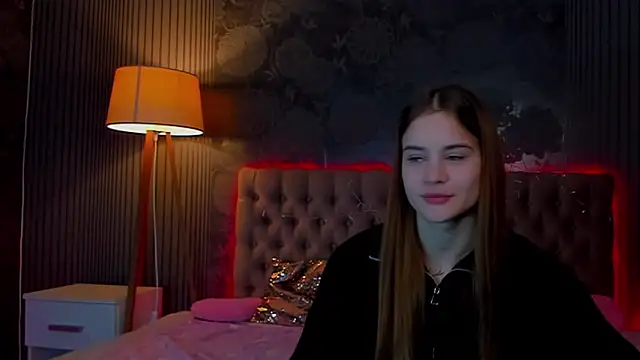 LuisaClover online show from 11-29-25, 01:47