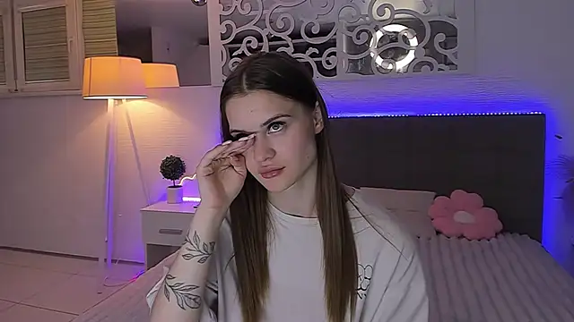 LuisaClover online show from 06-27-26, 12:15