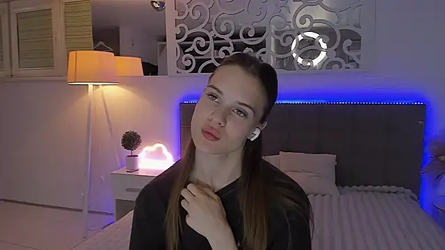 LuisaClover online show from 07-27-26, 01:01