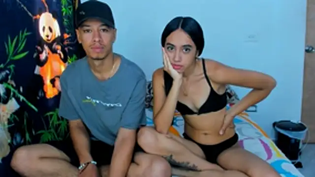 Snapshot of karoll_and_erik chatting on 11-11-25, 02:39 karoll and erik online show from 11-11-25, 02:39