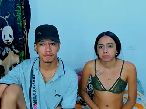 Snapshot of karoll_and_erik chatting on 11-15-25, 06:59 karoll and erik online show from 11-15-25, 06:59