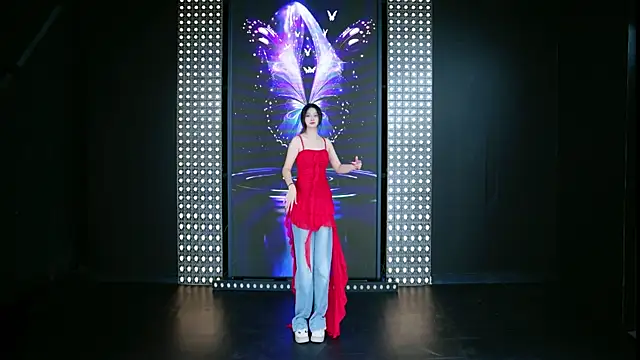 Snapshot of U1-mmm chatting on 10-30-25, 06:59 U1-mmm online show from 10-30-25, 06:59