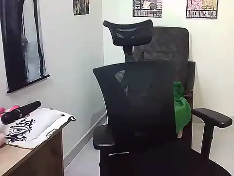 Gigi Scott  online show from 11-27-25, 01:29