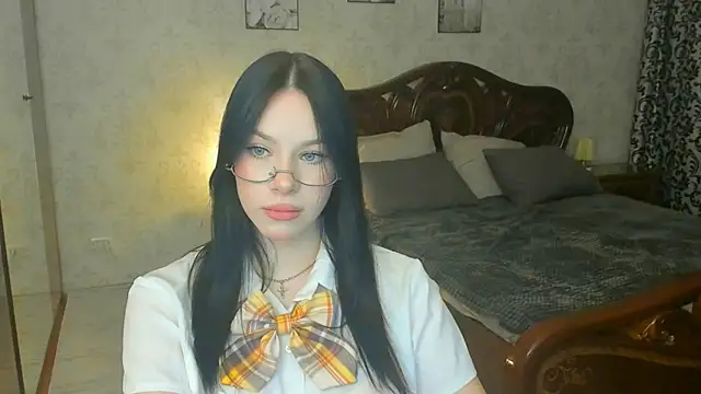 Snapshot of FloraCherry chatting on 11-13-25, 11:42 FloraCherry online show from 11-13-25, 11:42