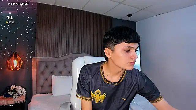 Maxii18  online show from 11-10-25, 07:13