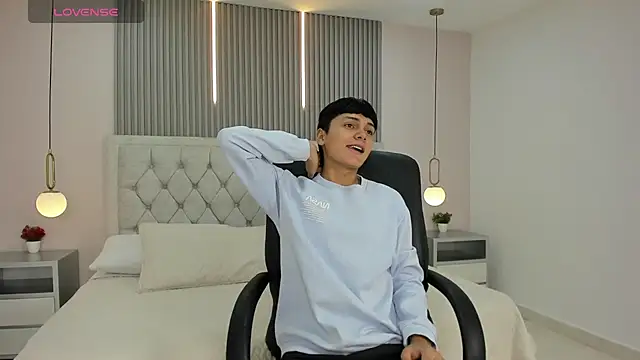 Maxii18  online show from 12-03-25, 06:50