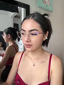 IslaCole online show from 11-12-25, 06:41