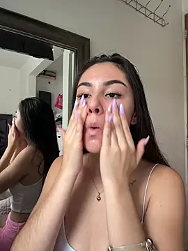 IslaCole online show from 04-06-26, 06:53