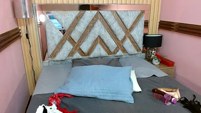 Snapshot of Emma_Kiut_ chatting on 12-01-25, 06:35 Emma Kiut online show from 12-01-25, 06:35