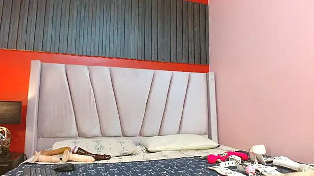 Snapshot of Emma_Kiut_ chatting on 12-18-25, 08:48 Emma Kiut online show from 12-18-25, 08:48