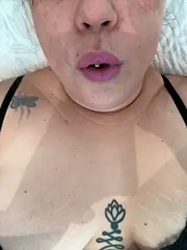 Rheetnena1 online show from 03-21-26, 02:42