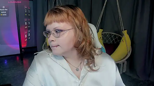 LottieReed online show from 01-12-26, 04:01