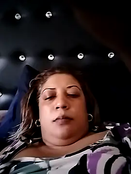 Snapshot of IndianLara chatting on 11-05-25, 05:29 IndianLara online show from 11-05-25, 05:29