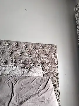 Snapshot of IndianLara chatting on 11-12-25, 07:09 IndianLara online show from 11-12-25, 07:09