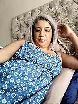 Snapshot of IndianLara chatting on 11-13-25, 06:01 IndianLara online show from 11-13-25, 06:01