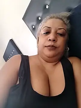 Snapshot of IndianLara chatting on 11-19-25, 05:29 IndianLara online show from 11-19-25, 05:29