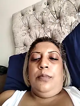 Snapshot of IndianLara chatting on 03-12-26, 01:39 IndianLara online show from 03-12-26, 01:39