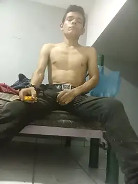 Snapshot of HSexy_Men00 chatting on 10-28-25, 02:15 HSexy Men00 online show from 10-28-25, 02:15