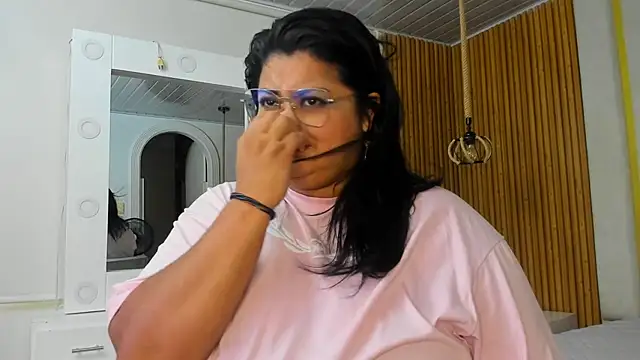 Hanna curvy  online show from 11-16-25, 12:00