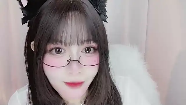 Snapshot of -zhuzhu-999- chatting on 07-05-26, 05:53 -zhuzhu-999- online show from 07-05-26, 05:53
