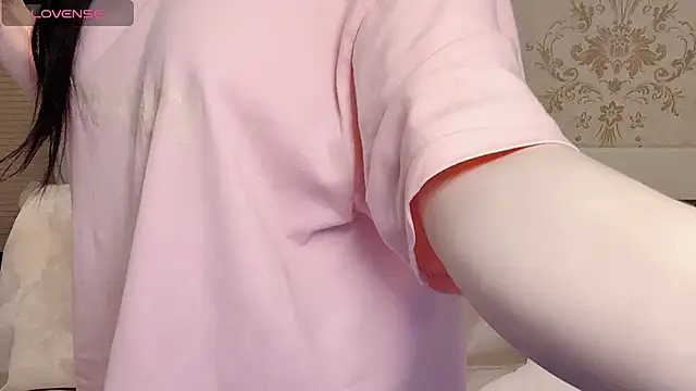 Snapshot of anna-888- chatting on 02-13-26, 01:18 anna-888- online show from 02-13-26, 01:18